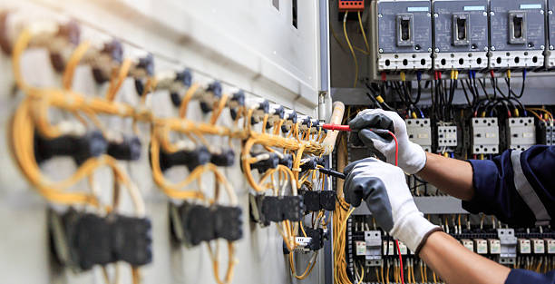 Professional Electrician technician working in Duluth, GA